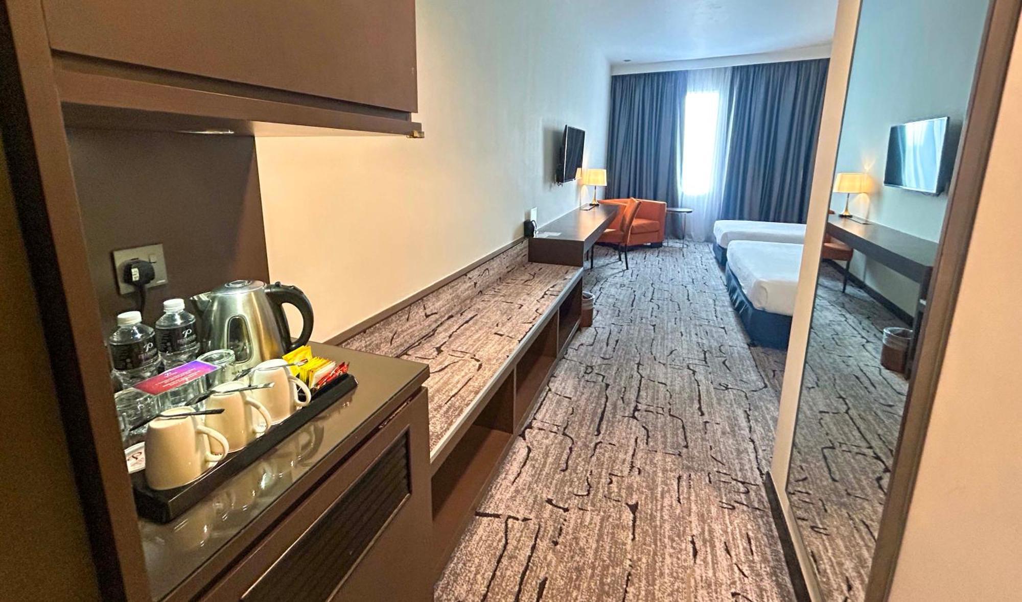 Premiere Hotel - Complimentary Shuttle To Klang Wholesale Market Exteriör bild
